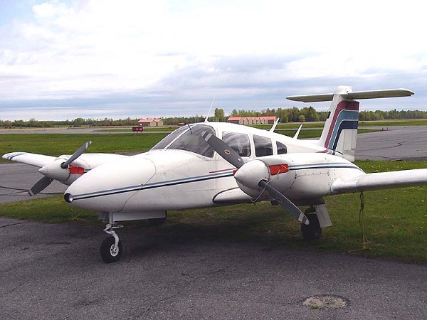  Opposite propeller blade section can be clearly seen on this Piper PA-44 Seminole. 
